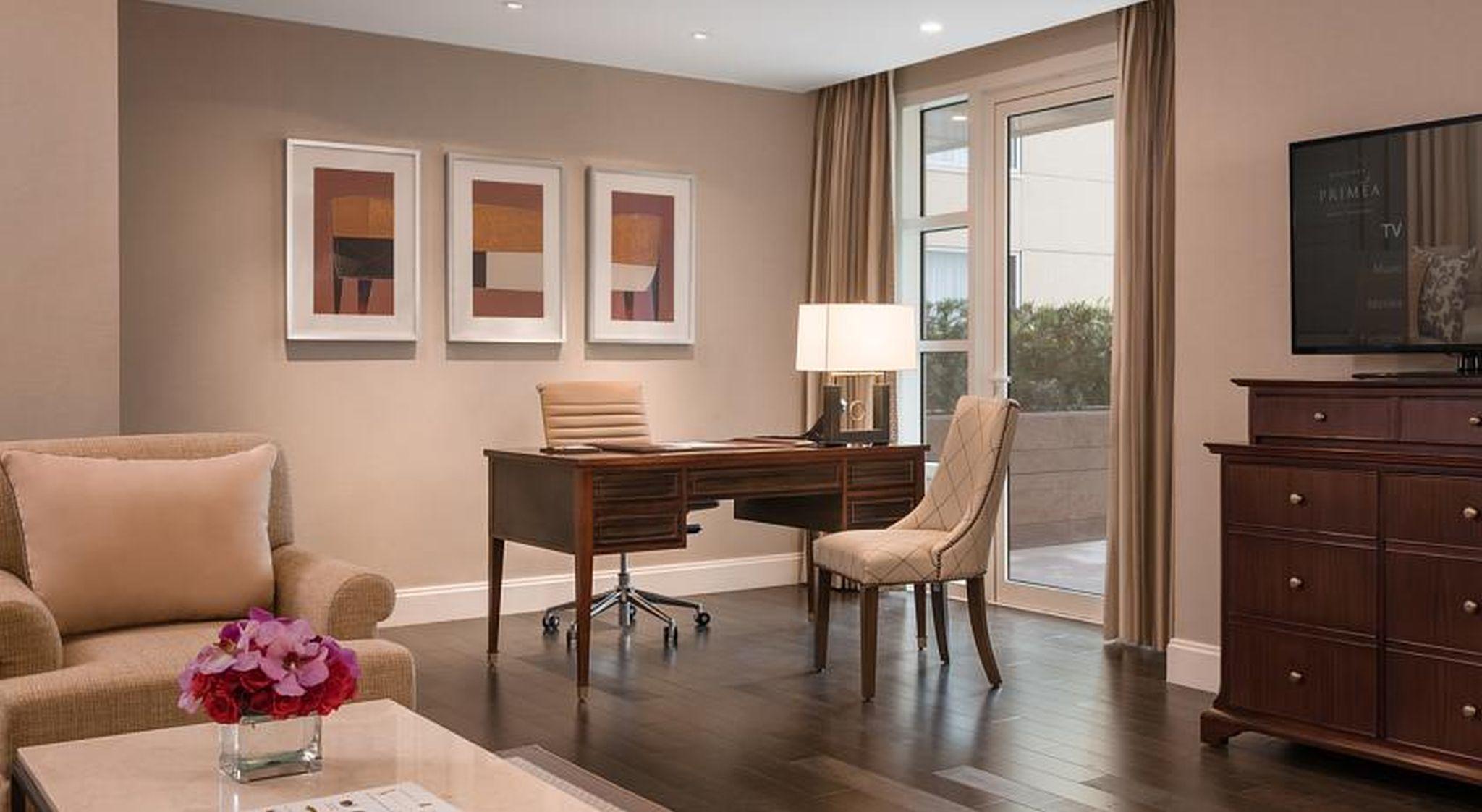 Discovery Primea Makati City Екстериор снимка A study in a home