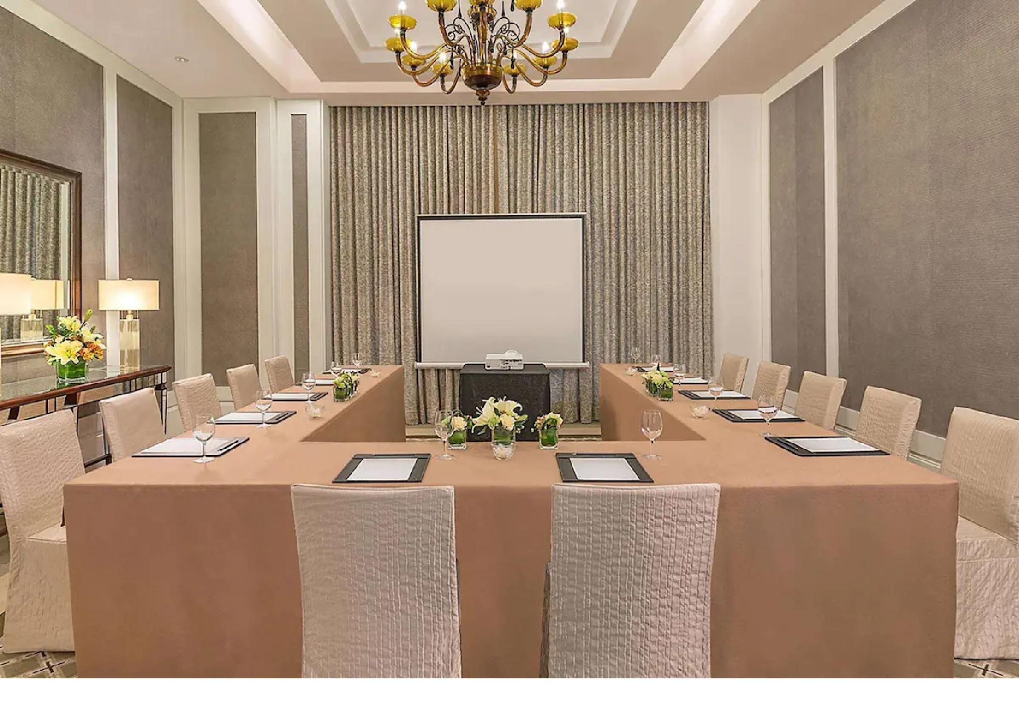 Discovery Primea Makati City Екстериор снимка Meeting room