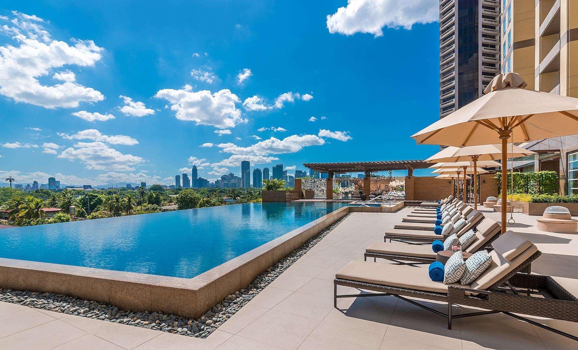 Discovery Primea Makati City Екстериор снимка The Infinity Pool at the 10th floor of the West Tower