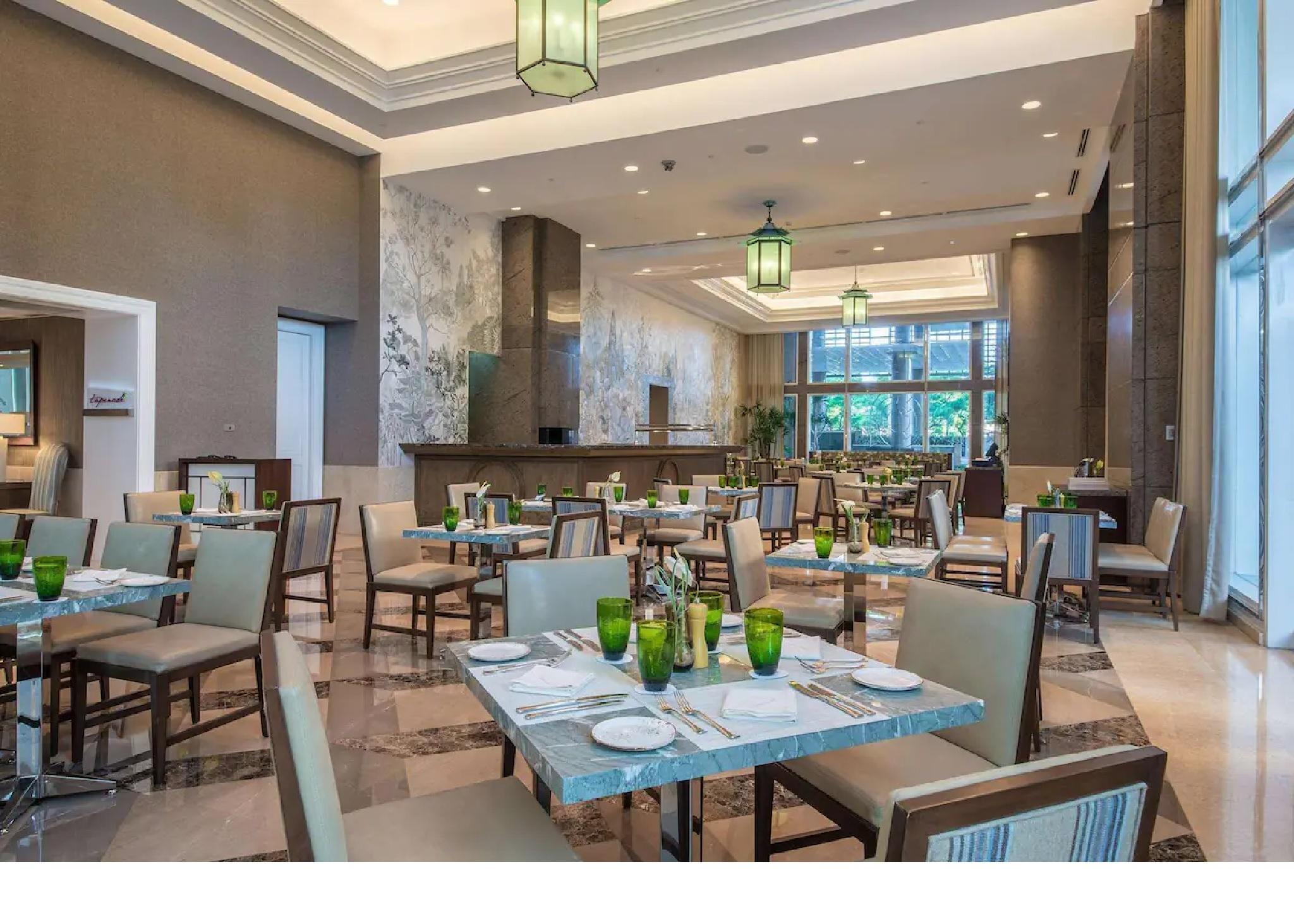 Discovery Primea Makati City Екстериор снимка The Club at The Ivy