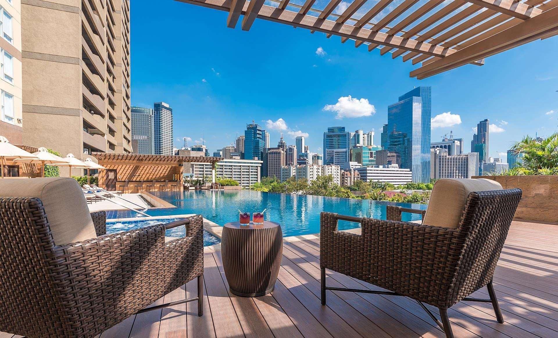 Discovery Primea Makati City Екстериор снимка The rooftop pool at the hotel