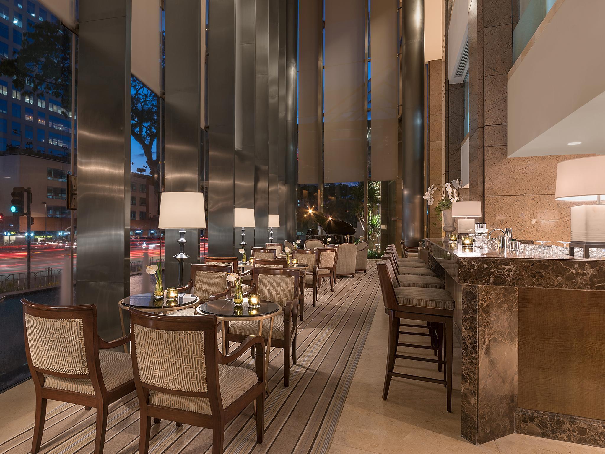Discovery Primea Makati City Екстериор снимка The Bar