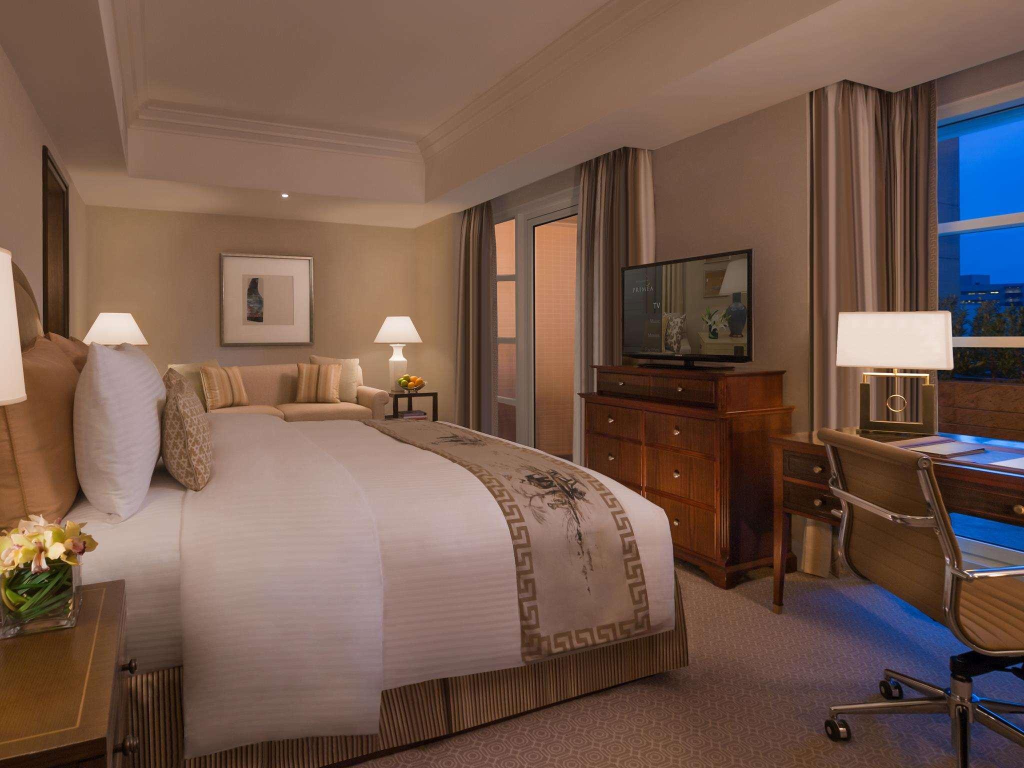 Discovery Primea Makati City Екстериор снимка A bedroom at the Four Seasons Hotel