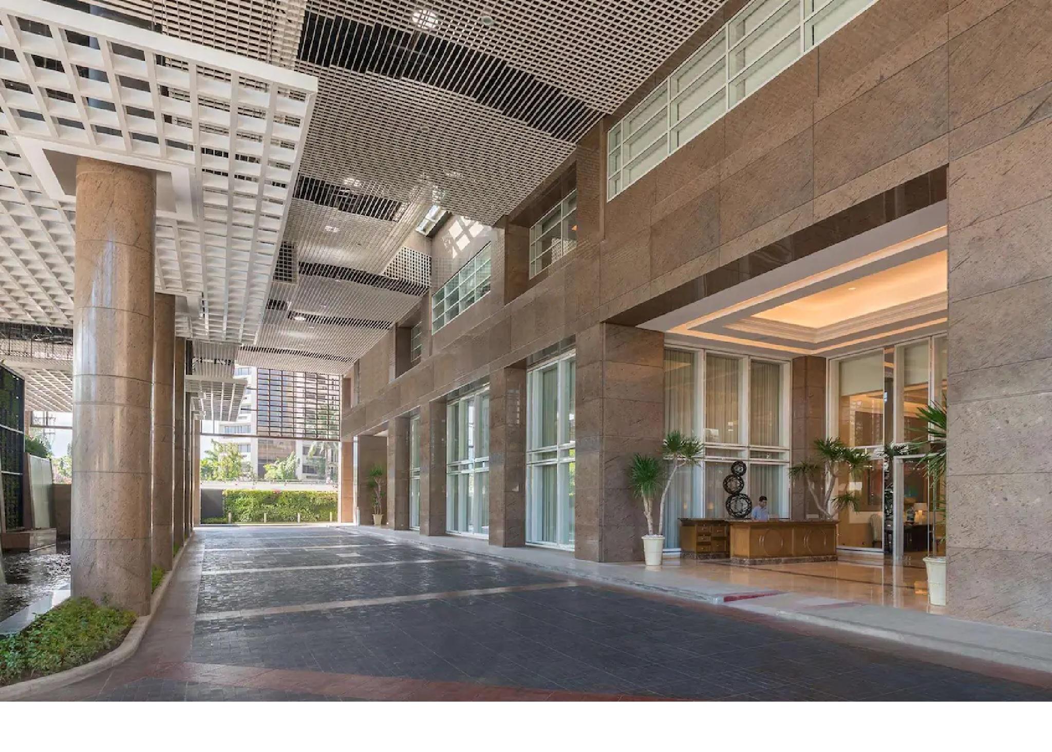 Discovery Primea Makati City Екстериор снимка The lobby of the hotel
