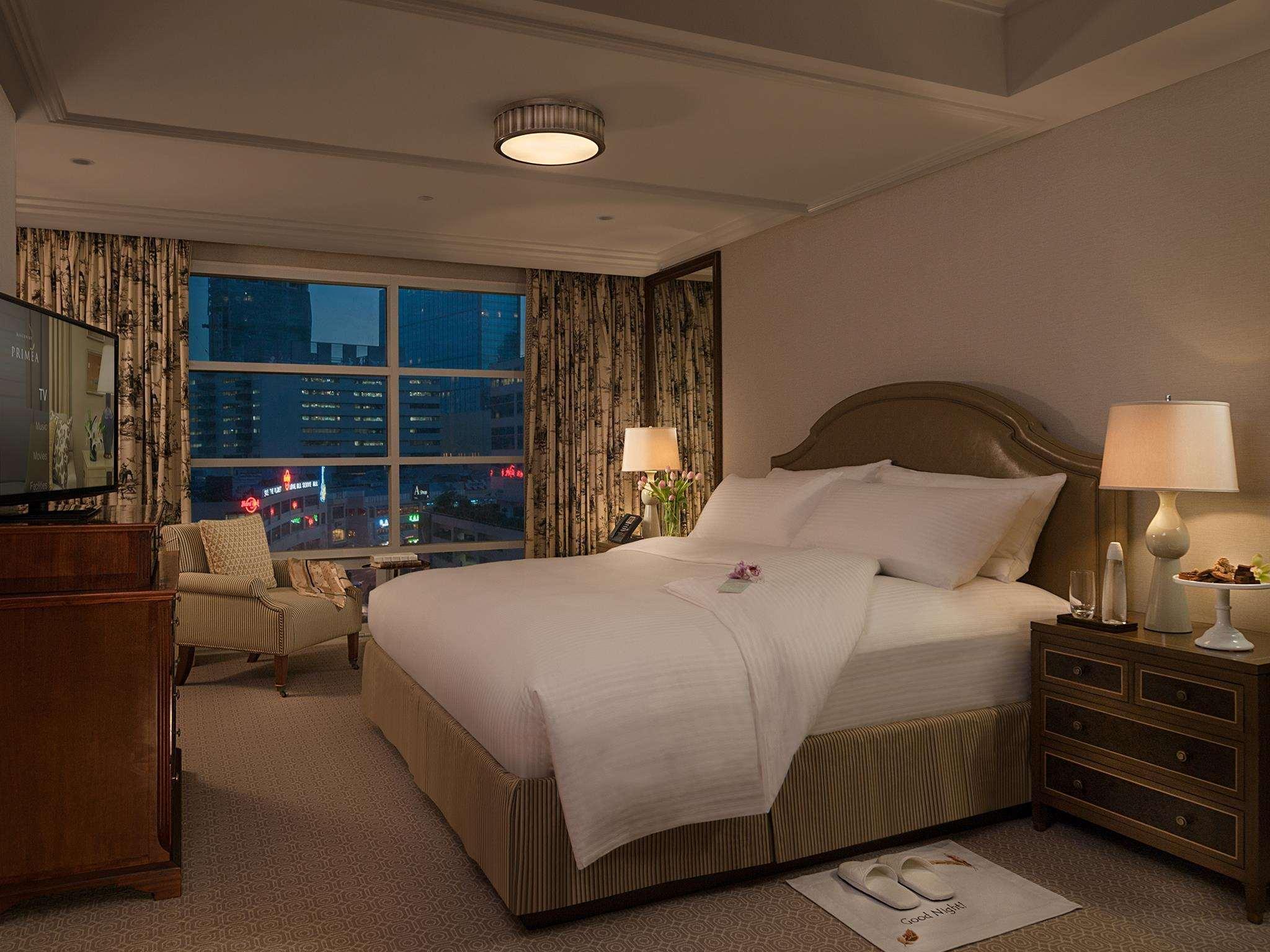 Discovery Primea Makati City Екстериор снимка A bedroom at the Mandarin Oriental, New York