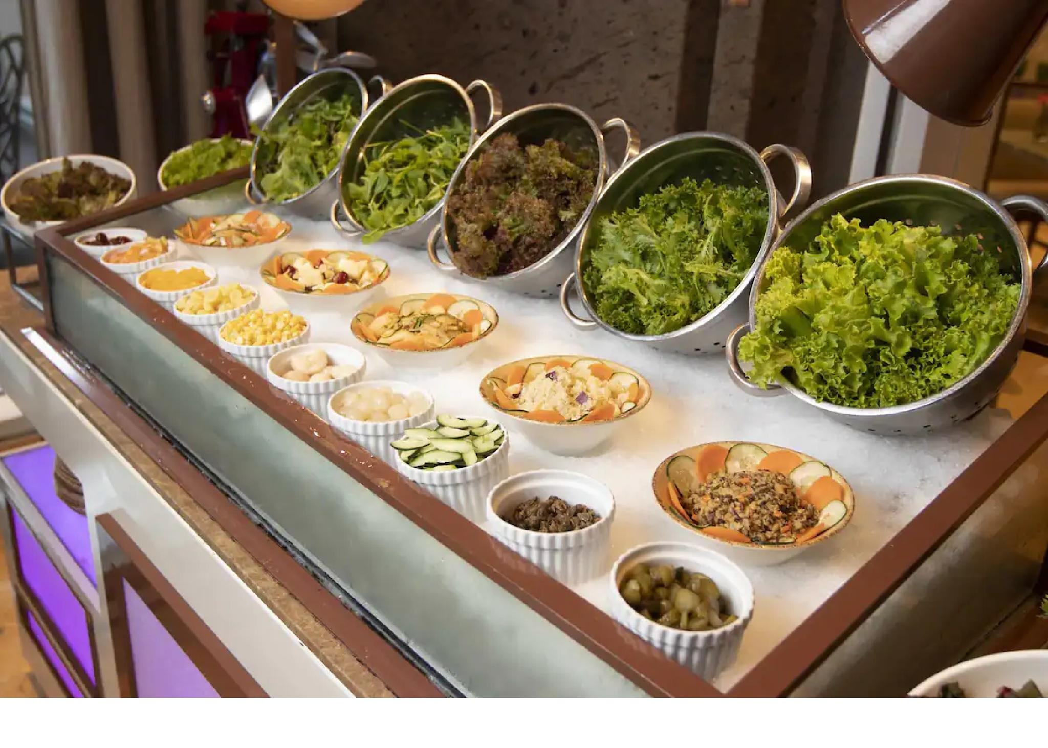 Discovery Primea Makati City Екстериор снимка A salad bar
