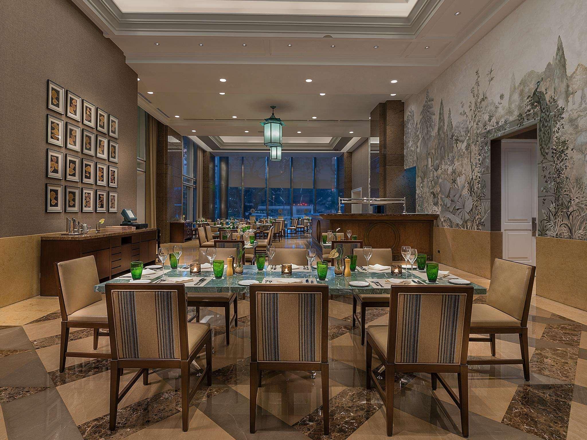 Discovery Primea Makati City Екстериор снимка The restaurant