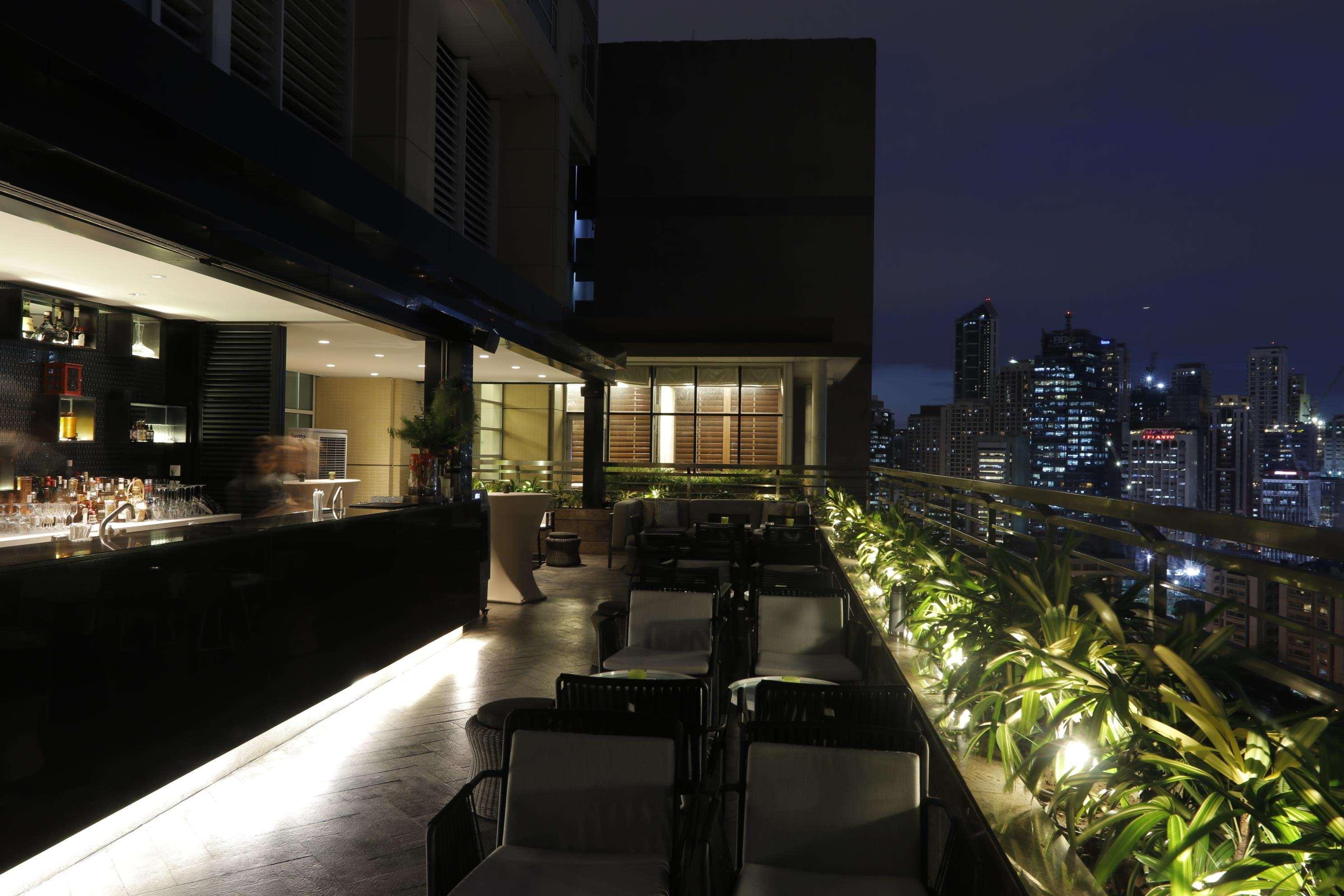 Discovery Primea Makati City Екстериор снимка The 360° Bar