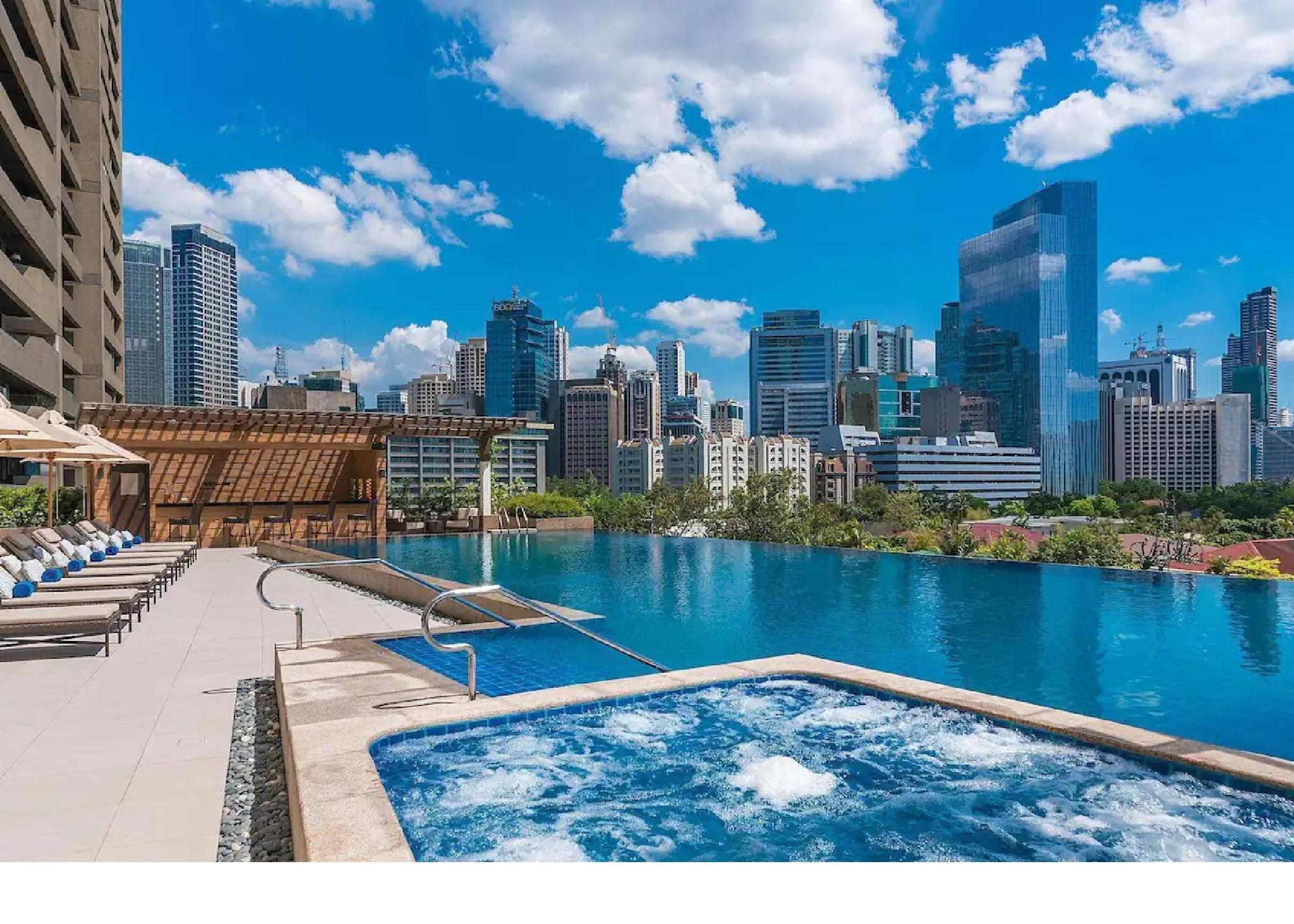 Discovery Primea Makati City Екстериор снимка View of the pool at the Westin The Pearl