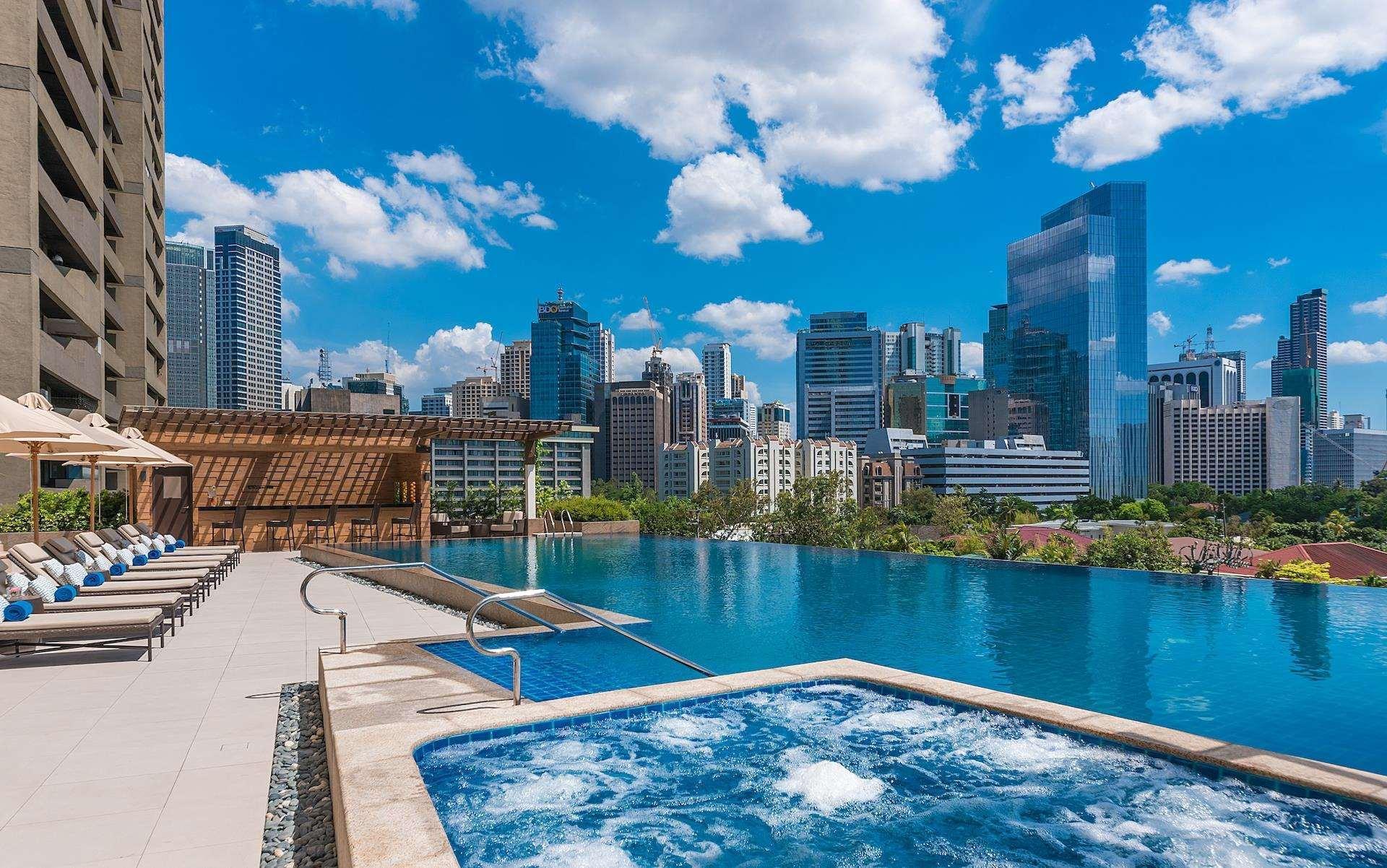 Discovery Primea Makati City Екстериор снимка View of the pool at the hotel