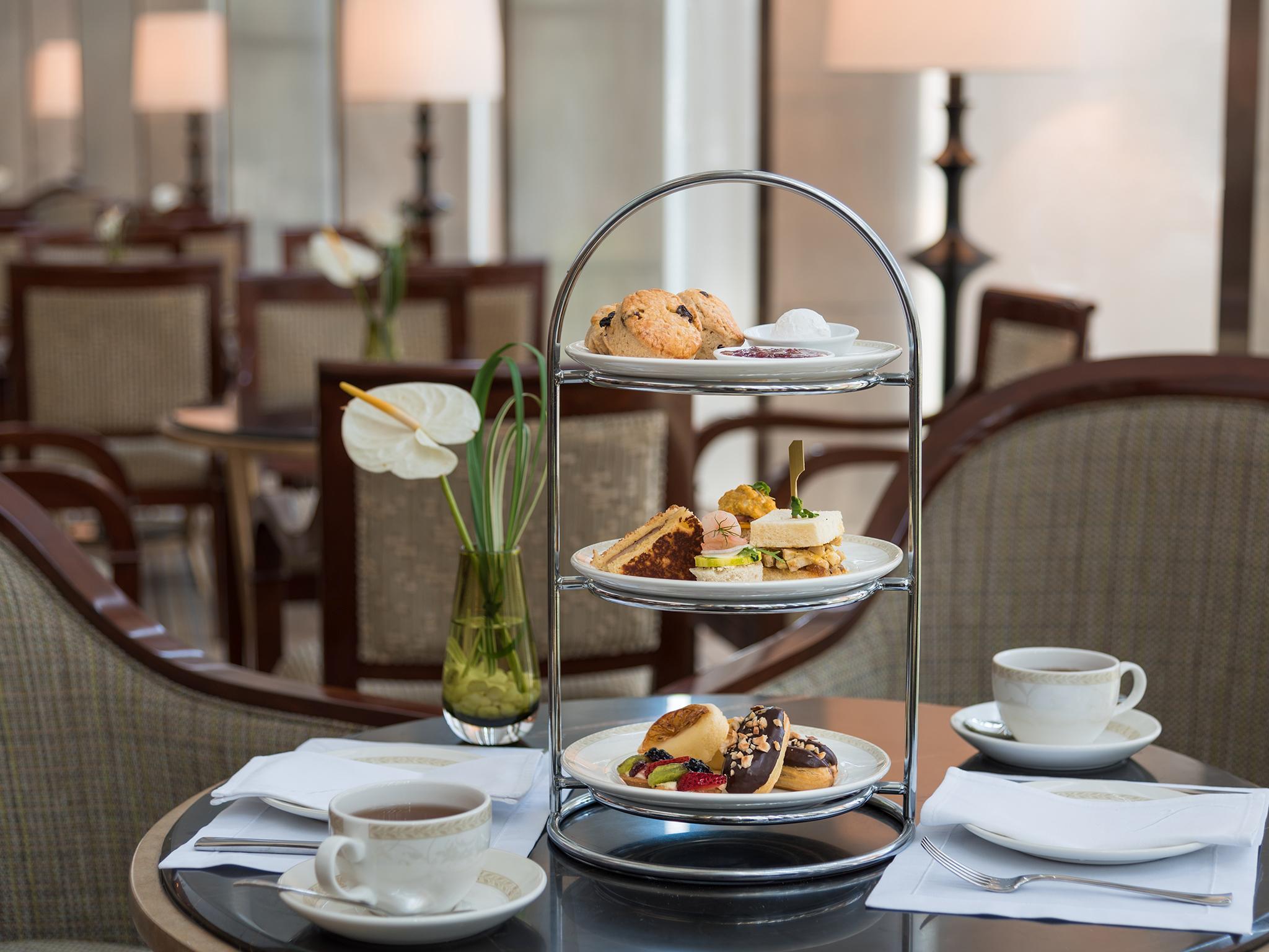 Discovery Primea Makati City Екстериор снимка Afternoon tea at the Fairmont, Jakarta