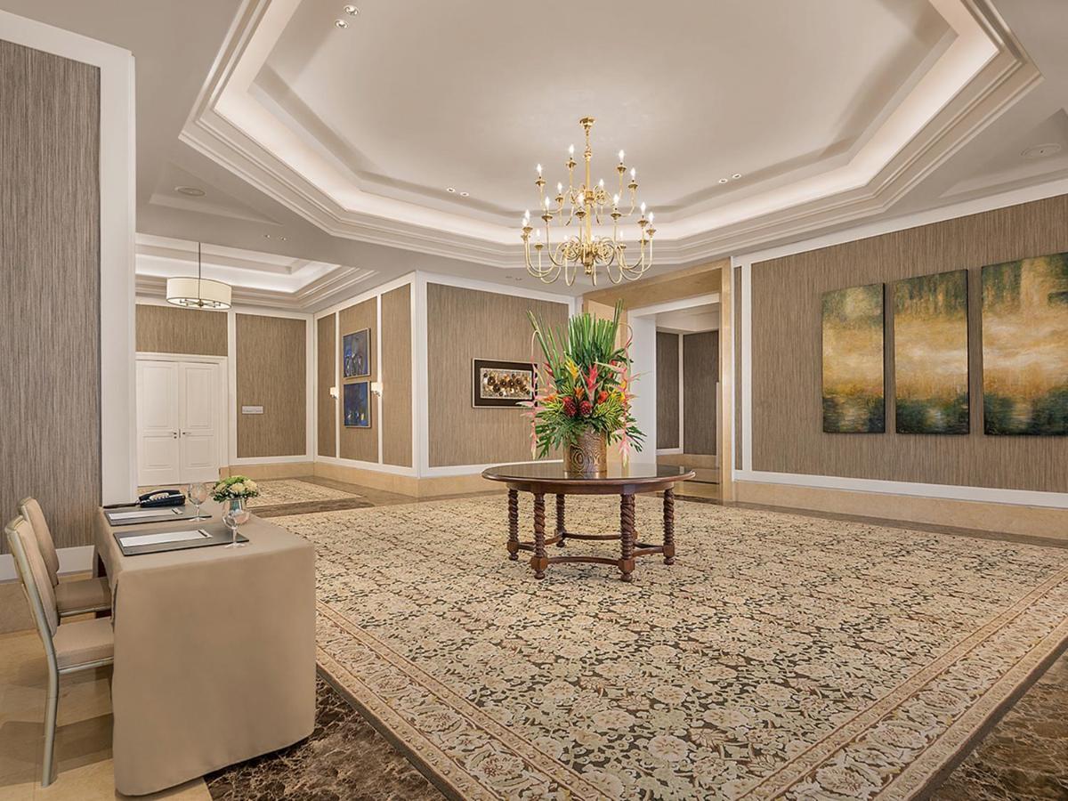 Discovery Primea Makati City Екстериор снимка The lobby of the Ritz-Carlton, Tysons Corner