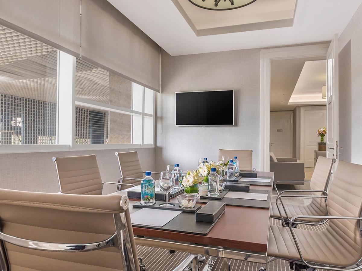 Discovery Primea Makati City Екстериор снимка Meeting room